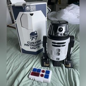 Custom assembled R2-D2 droid from Droid Depot at Galaxy’s Edge in Disneyland.